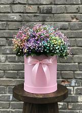 Цветочная композиция из Гипсофила и Розы в шляпной коробке в Губино