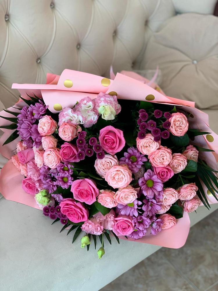 Букет цветов из: Хризантемы, Розы и Лизиантусы в Губино