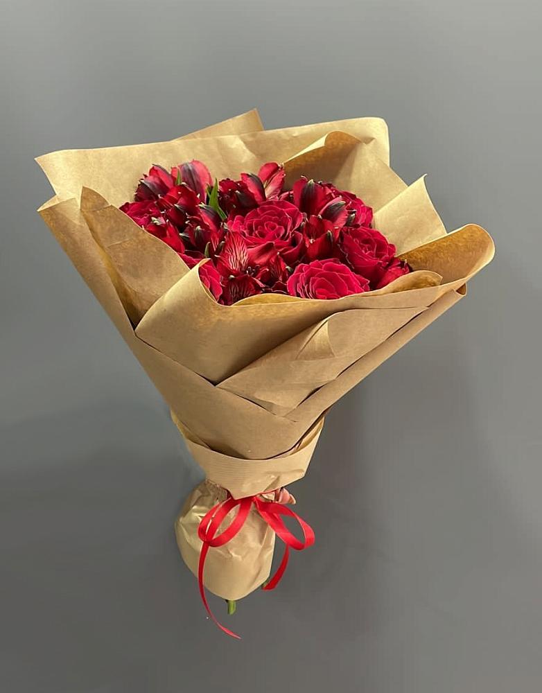 Букет цветов из: Альстромерии и Розы в Губино