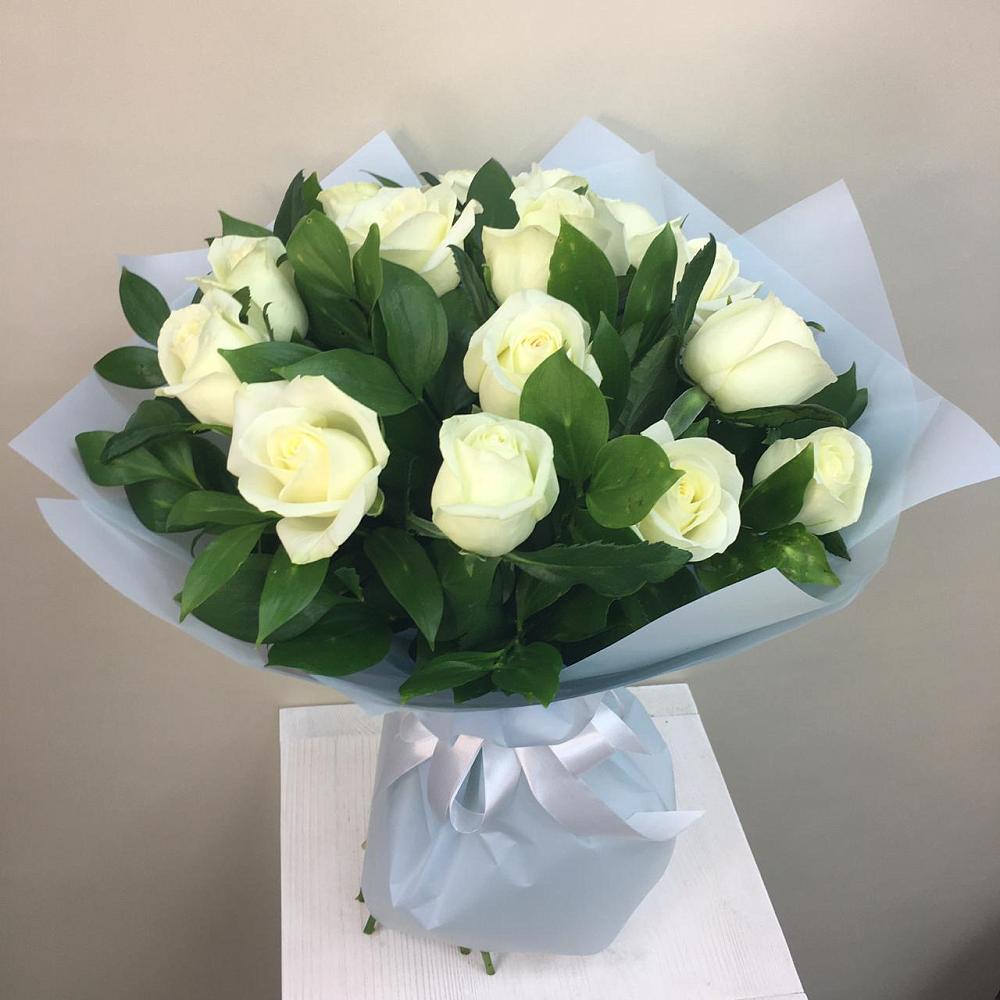 Букет 15 Белых роз Проуд в Губино