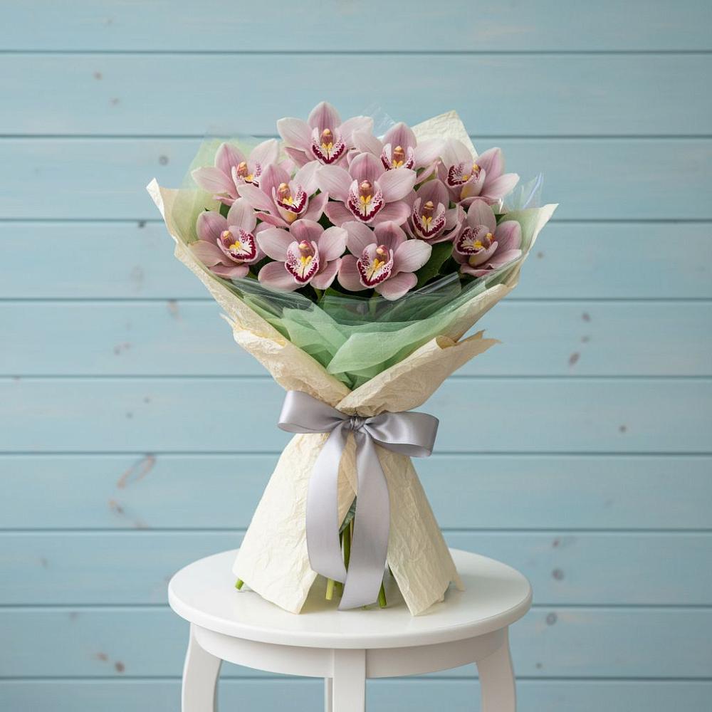 Букет цветов из: Орхидеи и Розы в Губино