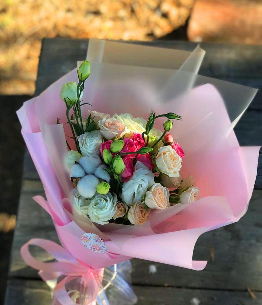 Букет цветов из: Розы и Лизиантусы в Губино