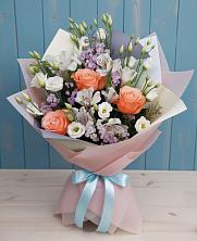 Букет цветов из:  Лизиантусы, Розы, Альстромерии и Гипсофила в Губино