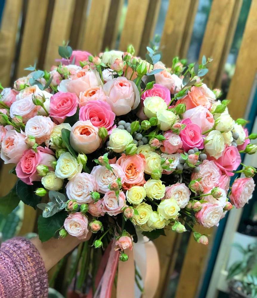 Букет цветов из: Розы в Губино