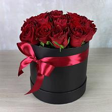 Цветочная композиция из Розы в шляпной коробке в Губино