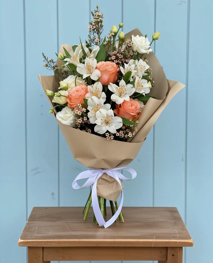 Букет цветов из: Альстромерии, Лизиантусы, Розы и Хризантемы в Губино