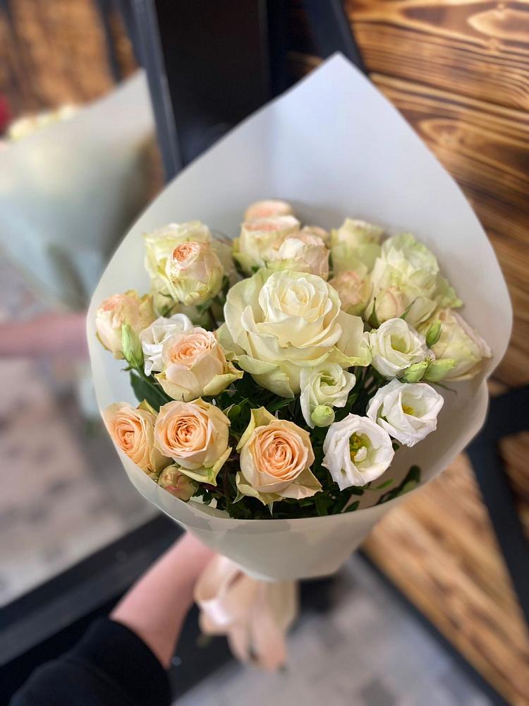 Букет цветов из: Розы и Лизиантусы в Губино